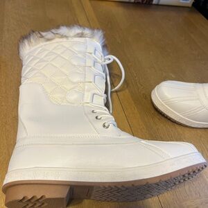 JustFab White Quilted Winter Boots with Faux Fur